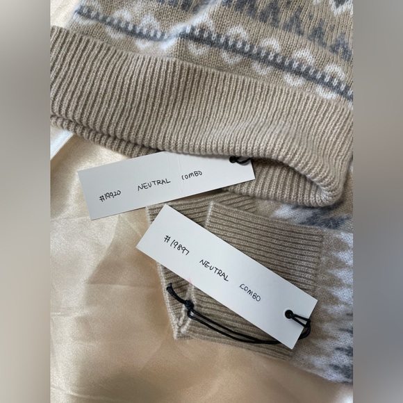White+Warren cashmere beanie and gloves set neutral combo for Christmas - Picture 6 of 7